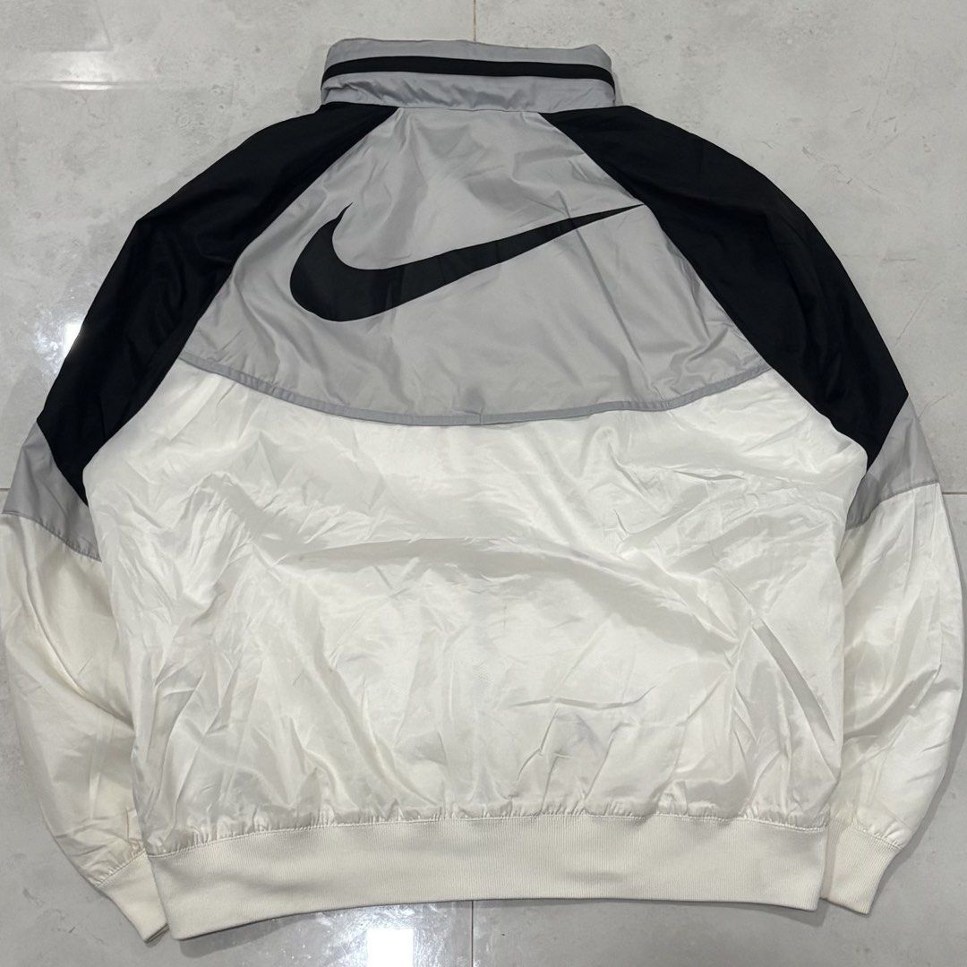 Nike nsw windrunner sptcas jacket (Category: Coats, Jackets and Outerwear) located in Cebu City. Submitted by florianmiral28 (Listing ID 1470492182, Image 3). Description: Nike nsw windrunner sptcas jacket Excellent condition Large W 25.5 L 26.