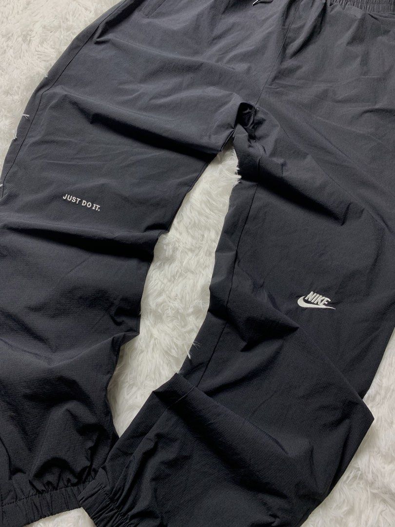 Nike Nylon Trackpants (Category: Activewear) located in Mandaluyong City. Submitted by ikonicpieces (Listing ID 1470533631, Image 2). Description: BASA MUNA BAGO BUMILI! Dimes: W: 28-44 L: 43 Front Rise: 13.5 Leg Hole: 4.5 - 8 (Ribbings) Size on tag: 3XL Color rate: 9/10 Condition: 9/10 Issue: Off MINE: 349 💳 PAYMENT: GCash / GoTyme 🚚 SHIPPING: J&T - Payment first before shipping. 📍 PLEASE NOTE -Thrifted item. Please manage your expectations. 