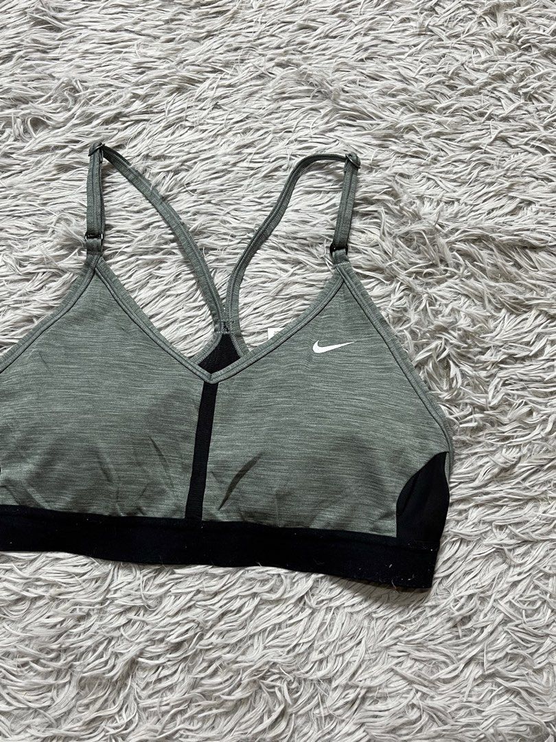 Nike Padded Bra Top (Category: Activewear) located in Dipolog. Submitted by krstnagnis98 (Listing ID 1470350390, Image 3). Description: Nike Active Bra Top S-M Authentic Padded.