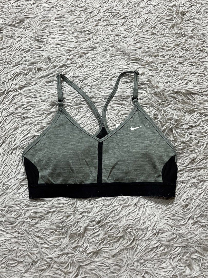 Nike Padded Bra Top (Category: Activewear) located in Dipolog. Submitted by krstnagnis98 (Listing ID 1470350390, Image 1). Description: Nike Active Bra Top S-M Authentic Padded.