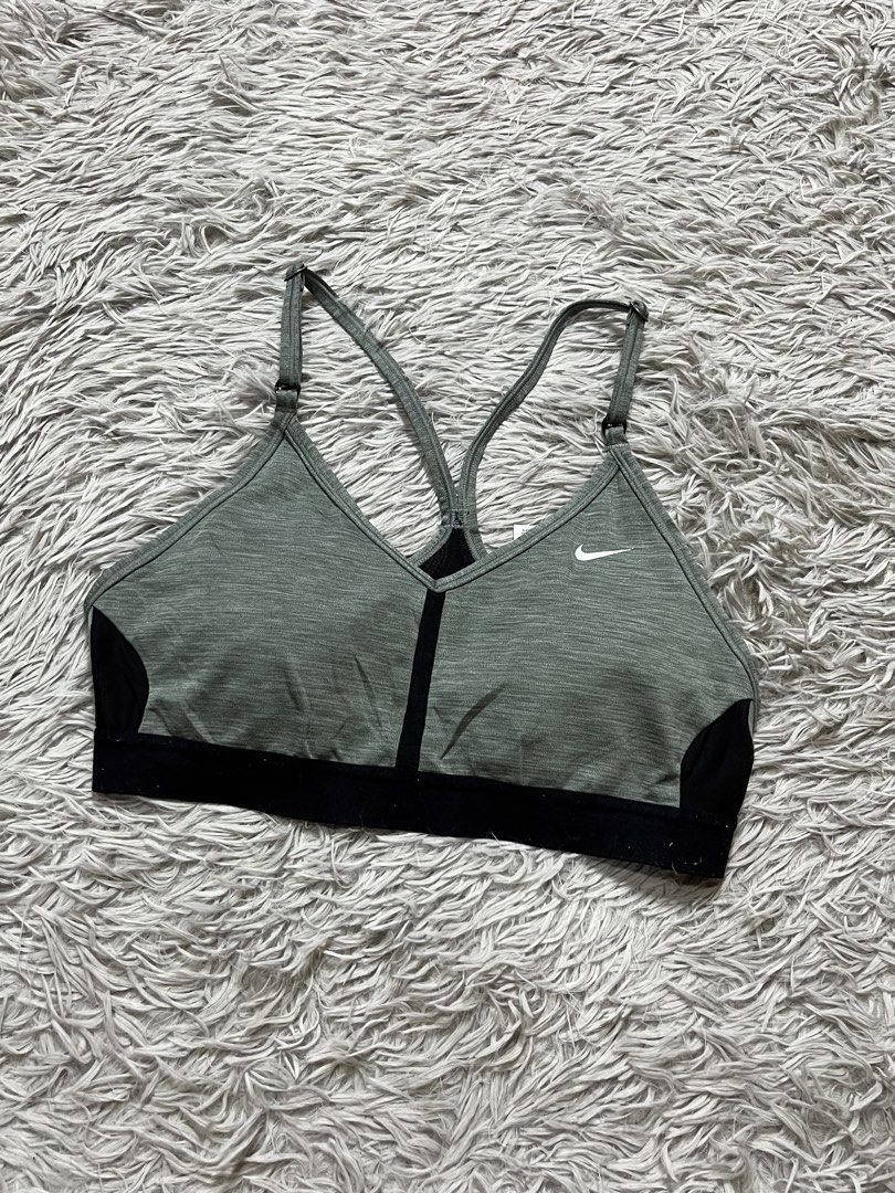Nike Padded Bra Top (Category: Activewear) located in Dipolog. Submitted by krstnagnis98 (Listing ID 1470350390, Image 2). Description: Nike Active Bra Top S-M Authentic Padded.