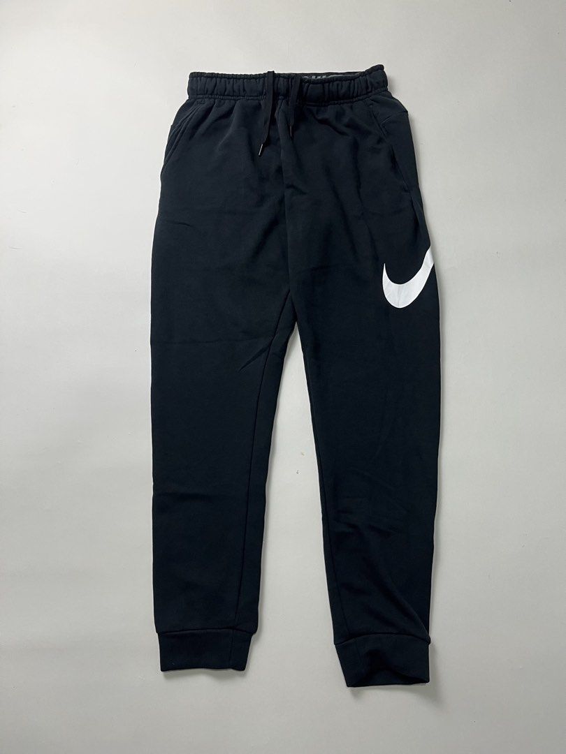 Nike Pants (Category: Joggers) located in Makati City. Submitted by ufcknwthbst (Listing ID 1470362661, Image 1). Description: 30-34 waist 37 inch length 9.5/10 condition No issue.