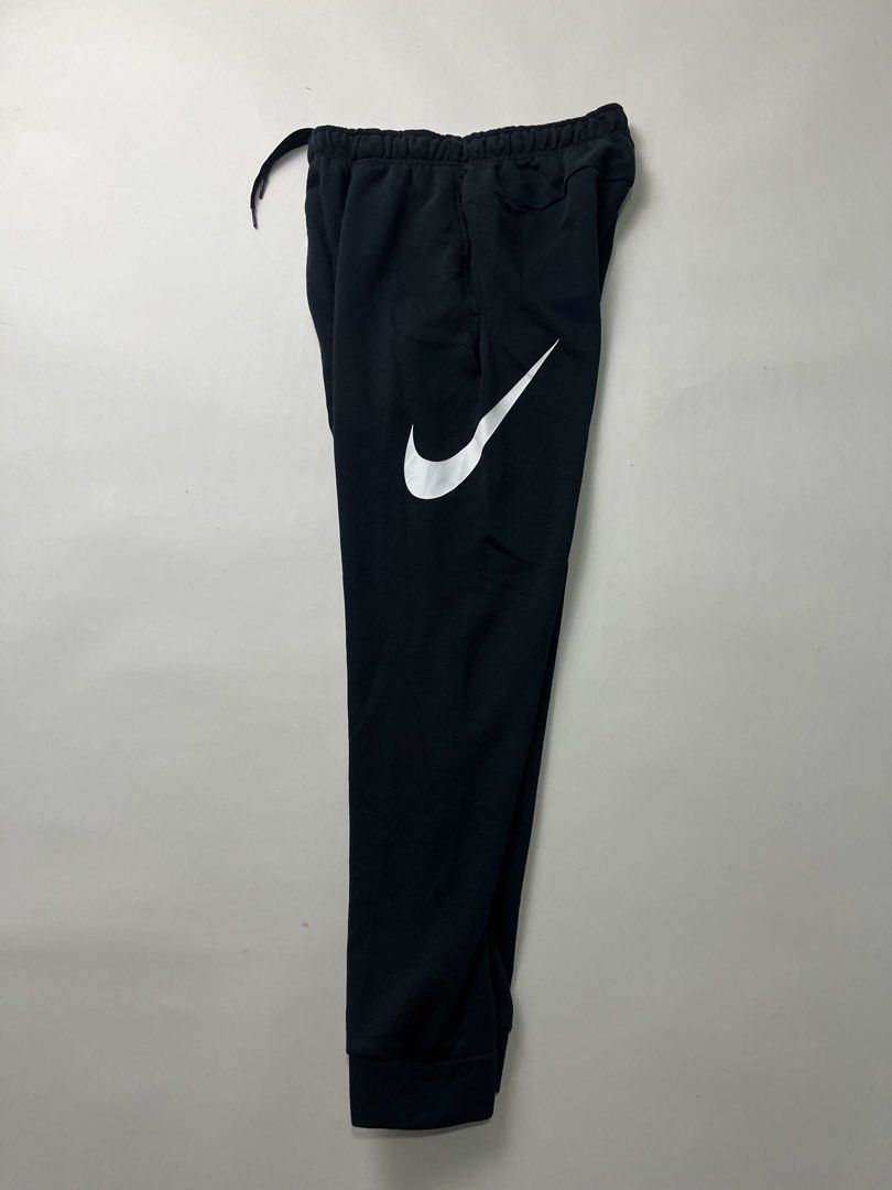 Nike Pants (Category: Joggers) located in Makati City. Submitted by ufcknwthbst (Listing ID 1470362661, Image 2). Description: 30-34 waist 37 inch length 9.5/10 condition No issue.