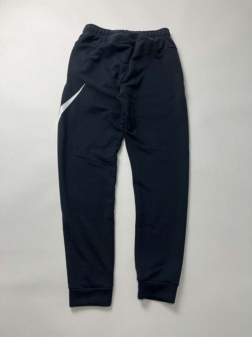 Nike Pants (Category: Joggers) located in Makati City. Submitted by ufcknwthbst (Listing ID 1470362661, Image 3). Description: 30-34 waist 37 inch length 9.5/10 condition No issue.