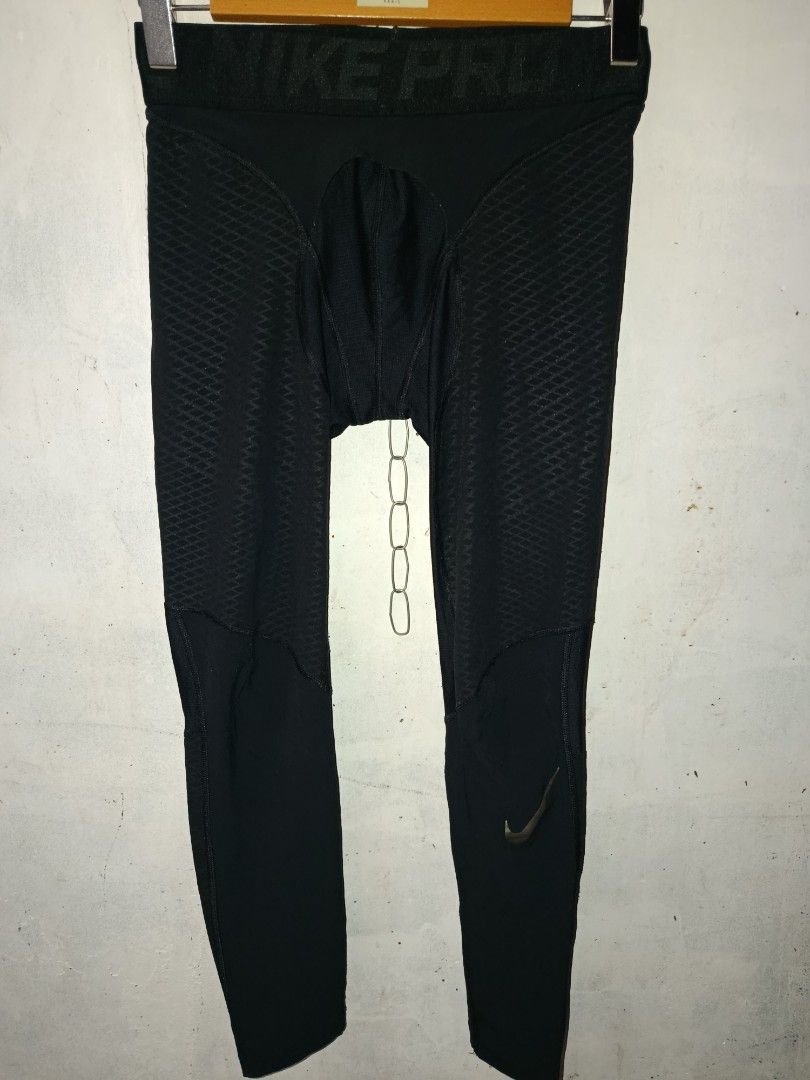 Nike Pro Zonal Strength Tights Black Size L (Category: Underwear) located in Nabunturan. Submitted by marmitoren42236 (Listing ID 1470397104, Image 1). Description: - Brand: Nike Pro Zonal Strength - Item: Men's Compression Tights / Workout Pants - Size: Large (Men's) - Color: Solid Black with Metallic Silver Swoosh - Style Code: 839488-010 - Features: Diamond mesh texturing for targeted muscle support and wide branded elastic waistband - Conditi