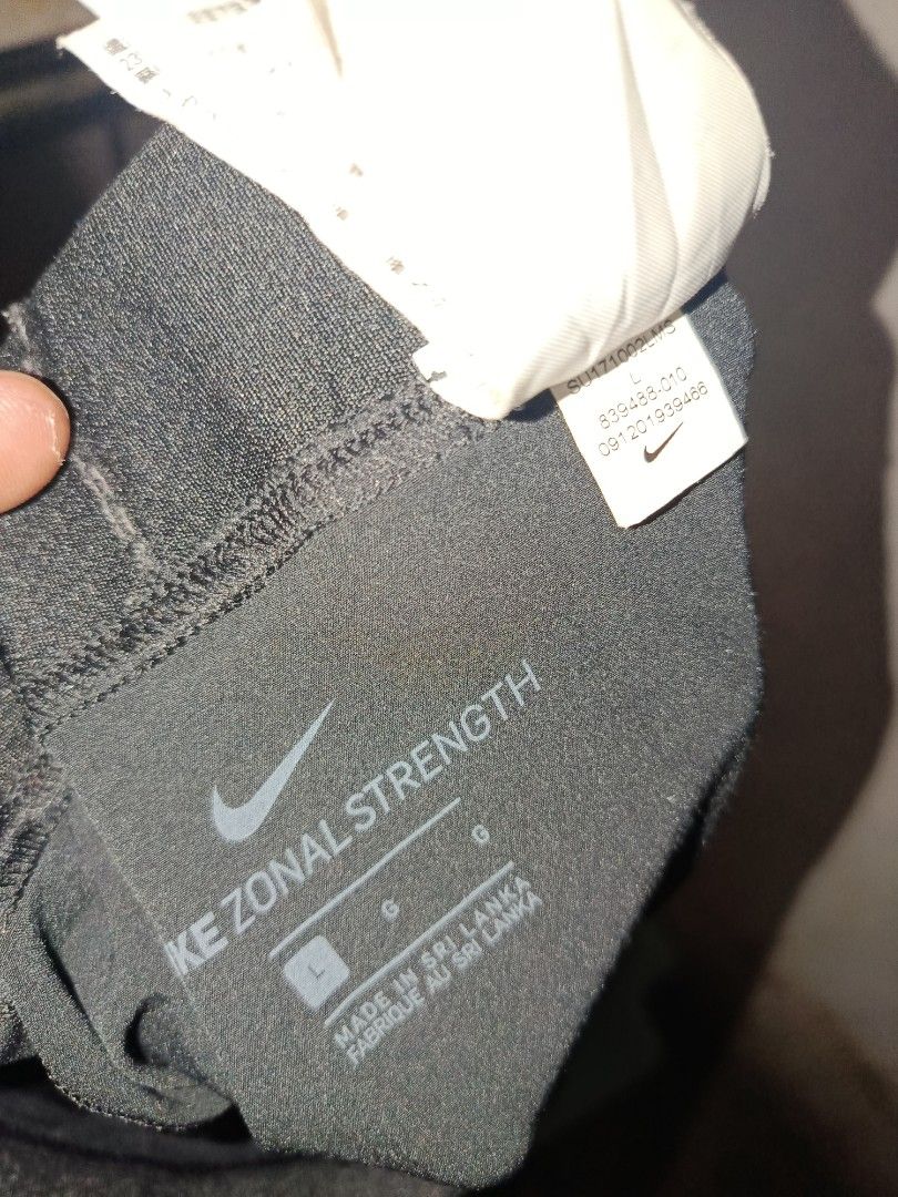 Nike Pro Zonal Strength Tights Black Size L (Category: Underwear) located in Nabunturan. Submitted by marmitoren42236 (Listing ID 1470397104, Image 3). Description: - Brand: Nike Pro Zonal Strength - Item: Men's Compression Tights / Workout Pants - Size: Large (Men's) - Color: Solid Black with Metallic Silver Swoosh - Style Code: 839488-010 - Features: Diamond mesh texturing for targeted muscle support and wide branded elastic waistband - Conditi
