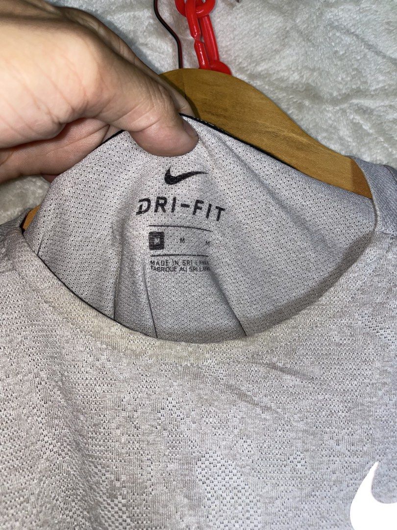 Nike running (Category: Tshirts & Polo Shirts ) located in Molave. Submitted by ikong_thrift07 (Listing ID 1470354384, Image 3). Description: .