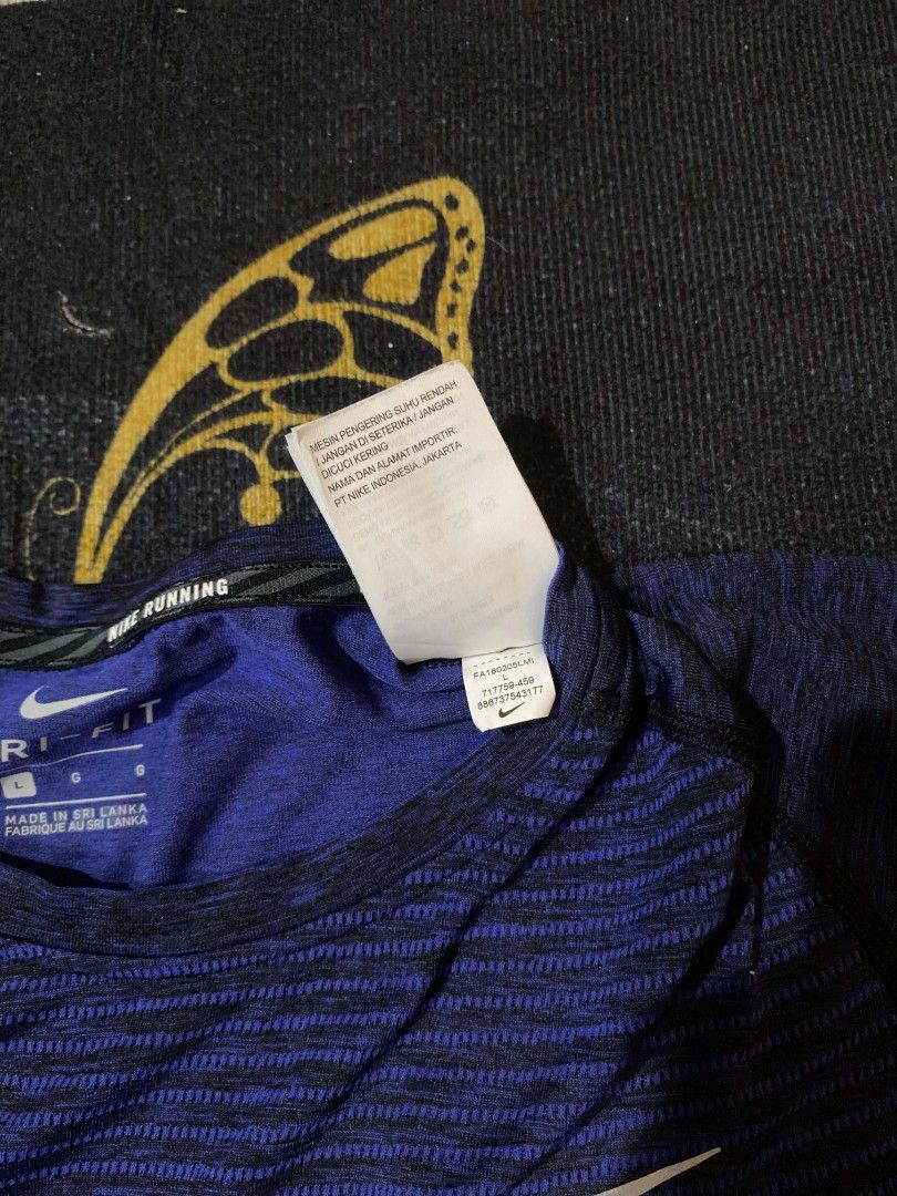 NIKE RUNNING DRI FIT SHIRT (Category: Activewear) located in Quezon City. Submitted by thrift.sta (Listing ID 1470372583, Image 3). Description: EXCELLENT NO ISSUE 28X19 499+Sf.