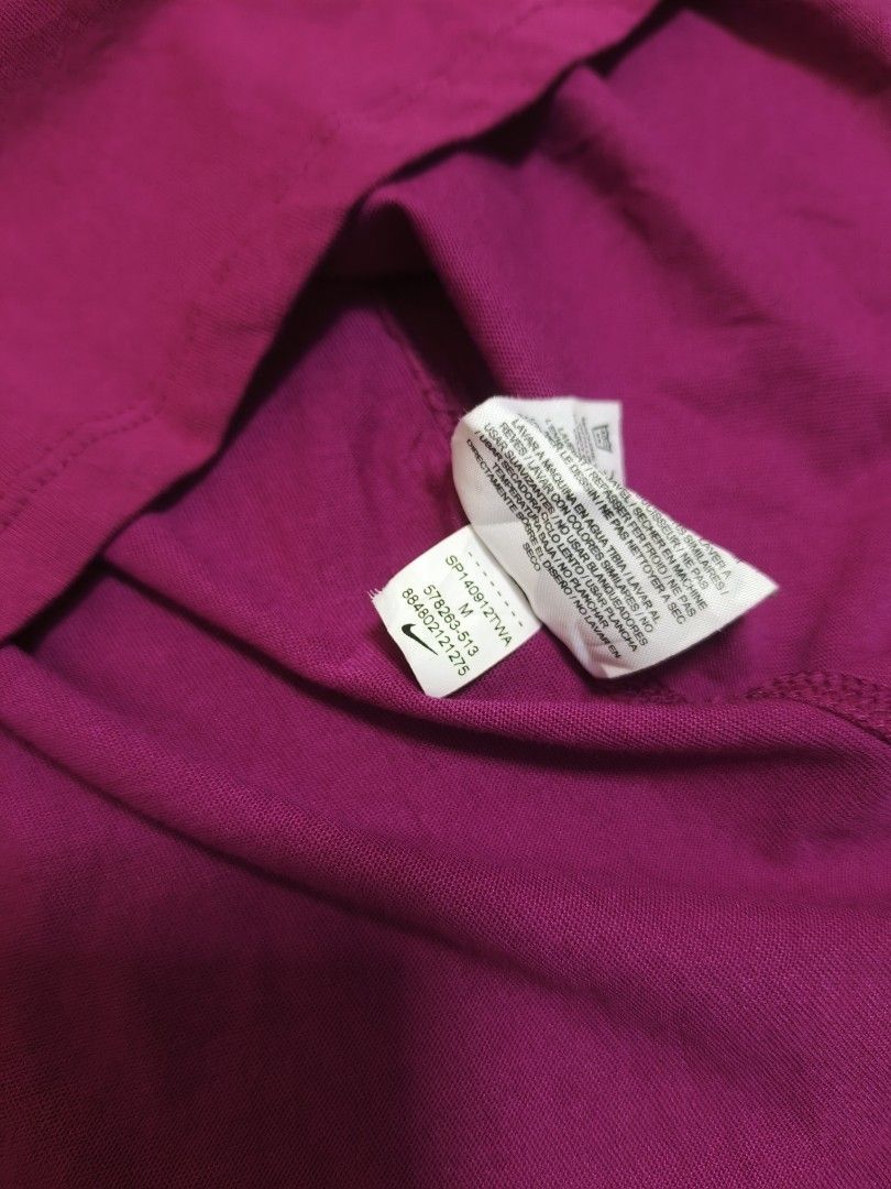 Nike Running dri fit shirt adios (Category: Shirts) located in Siniloan. Submitted by talktotheroses (Listing ID 1470481871, Image 3). Description: like new no issue.