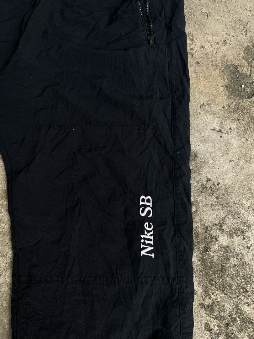Nike sb (Category: Joggers) located in Tagum. Submitted by arzeamomas68314 (Listing ID 1470397895, Image 3). Description: W34 L38 Excellent No issue 9/10 color rate .