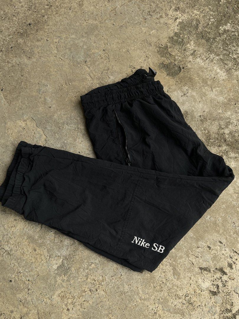 Nike sb (Category: Joggers) located in Tagum. Submitted by arzeamomas68314 (Listing ID 1470397895, Image 2). Description: W34 L38 Excellent No issue 9/10 color rate .