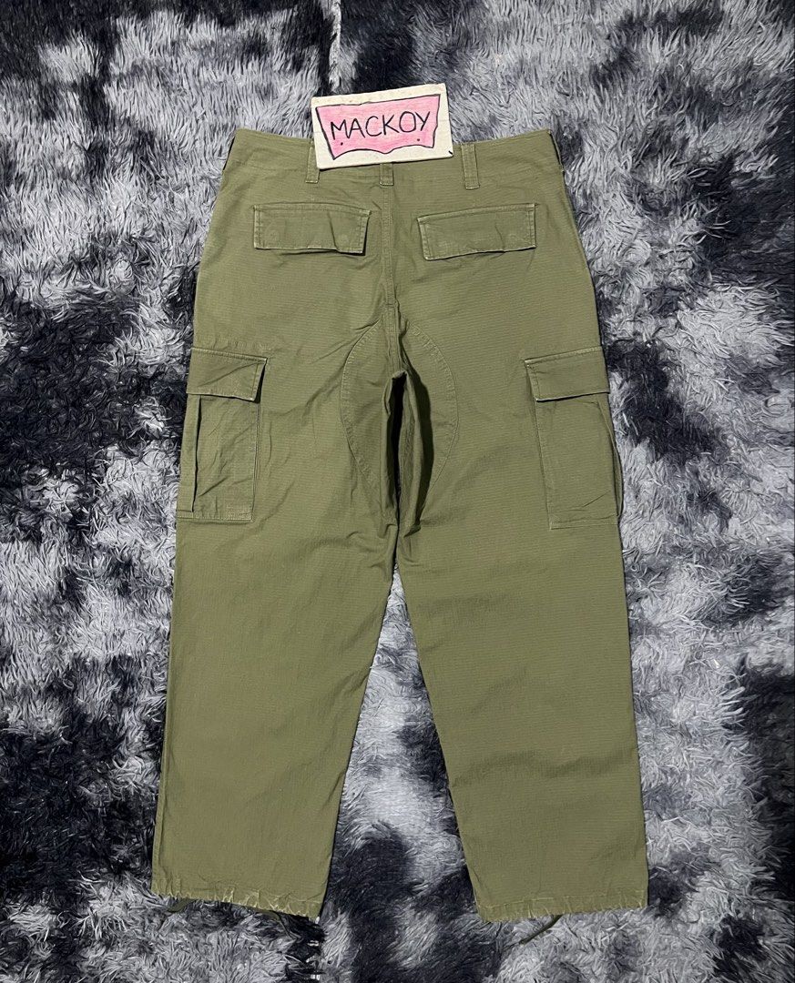 Nike SB RIPSTOP Cargo Pants Olive Green Size 32 (Category: Joggers) located in Cainta. Submitted by mackoyclassicfinds (Listing ID 1470362019, Image 2). Description: Nike Ripstop Cargo Pants Size 32 Waist 33 inch (Adjustable) Length 39 ½ inch Hem 9 inch (Adjustable) Excellent Condition ₱1,500 + SF 📍Cainta Rizal Direct Message lang sa interesado.