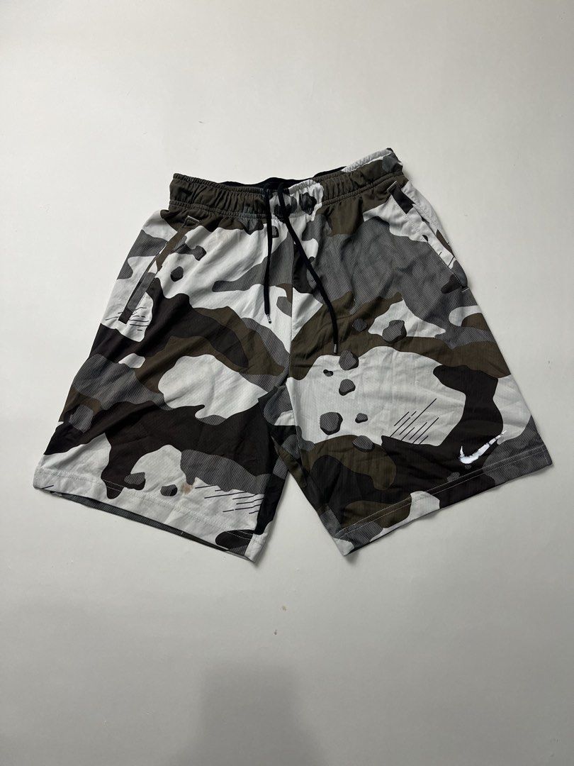 Nike Shorts (Category: Shorts) located in Makati City. Submitted by ufcknwthbst (Listing ID 1470361329, Image 1). Description: 28-32 waist 18 inch length 9.5/10 condition See issue on last pic.