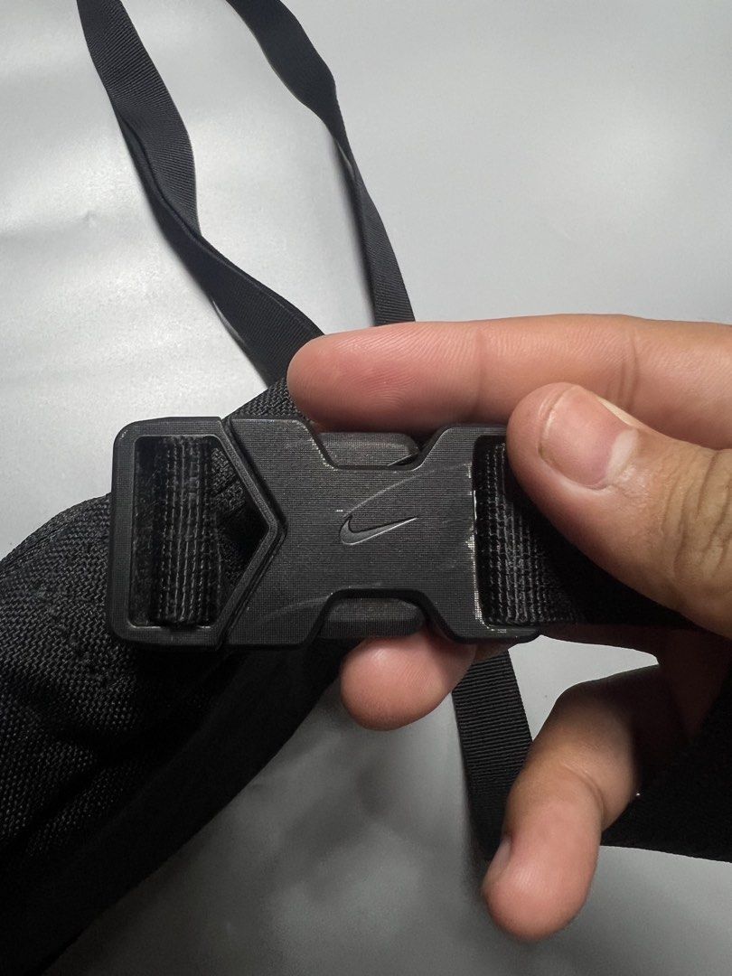 Nike sling bag (Category: Sling Bags) located in Ragay. Submitted by sergesalgado (Listing ID 1470502204, Image 3). Description: Nike sling bag Issue: gasgas lang sa may sling pero like new.