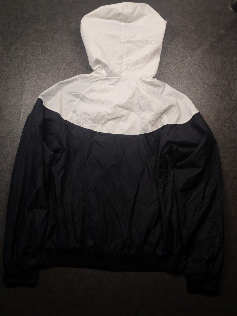 Nike Sportswear Windrunner Jacket (Category: Coats, Jackets and Outerwear) located in Kalibo. Submitted by relivethearchives (Listing ID 1470448399, Image 3). Description: Nike Sportswear Windrunner Jacket in Excellent Condition Size Small on tag DIMES Width: 19 Length: 24 📍 Need Wash.