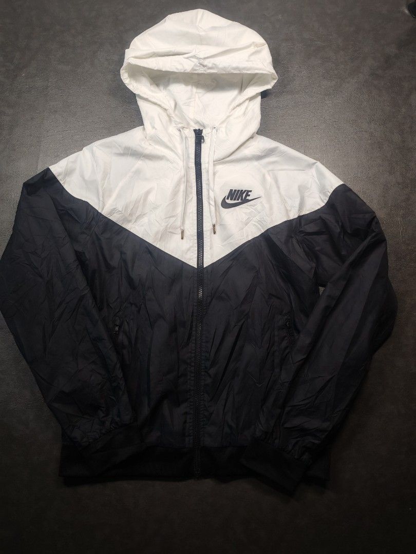 Nike Sportswear Windrunner Jacket (Category: Coats, Jackets and Outerwear) located in Kalibo. Submitted by relivethearchives (Listing ID 1470448399, Image 1). Description: Nike Sportswear Windrunner Jacket in Excellent Condition Size Small on tag DIMES Width: 19 Length: 24 📍 Need Wash.