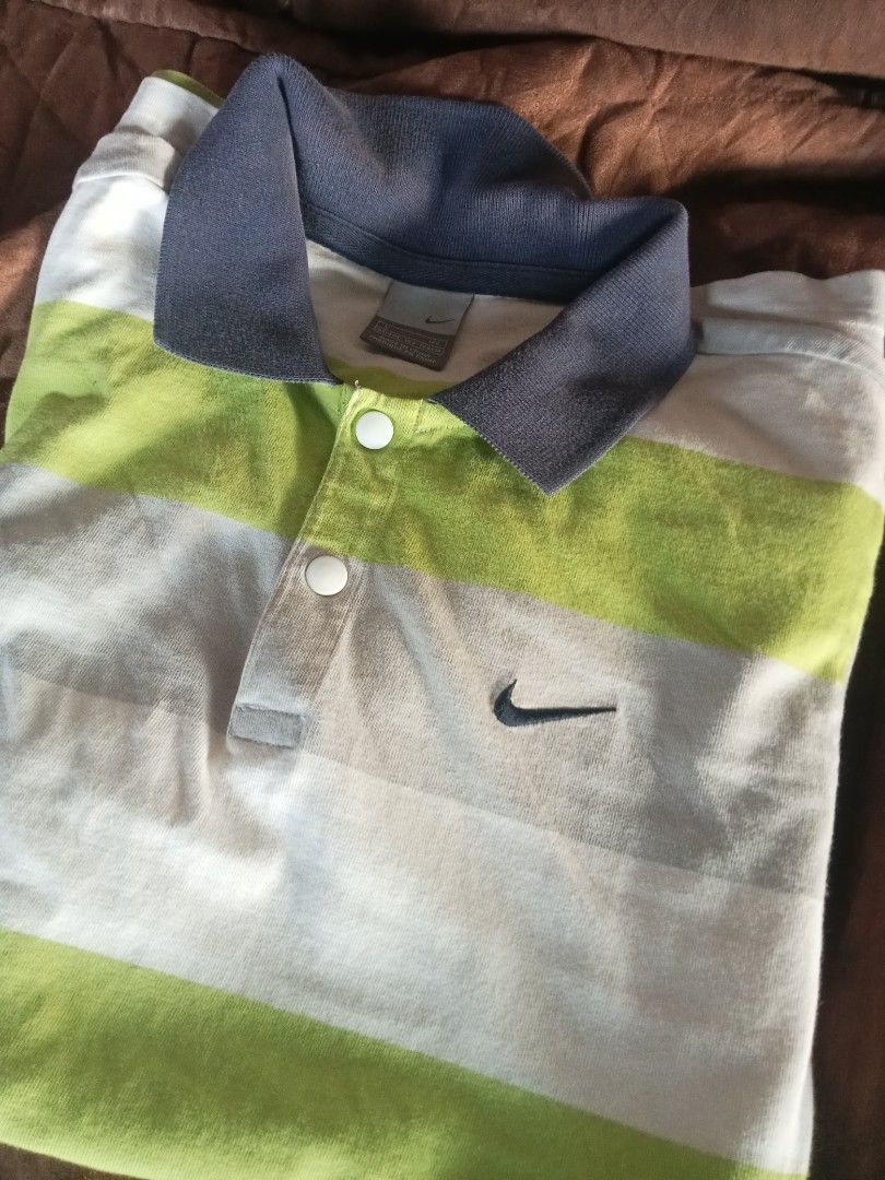 Nike Stried polo shirt (Category: Tshirts & Polo Shirts ) located in Baguio. Submitted by villa_aparel (Listing ID 1470362615, Image 3). Description: L-25. 5 inches W-17 inches.
