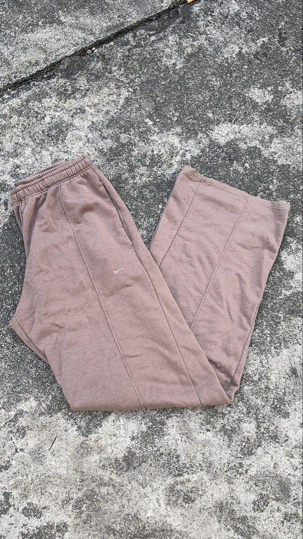 NIKE SWEAT PANTS (Category: Joggers) located in Manila. Submitted by lycheee13 (Listing ID 1470506015, Image 1). Description: SOFT COTTON SIZE SMALL CAVITE LOC.