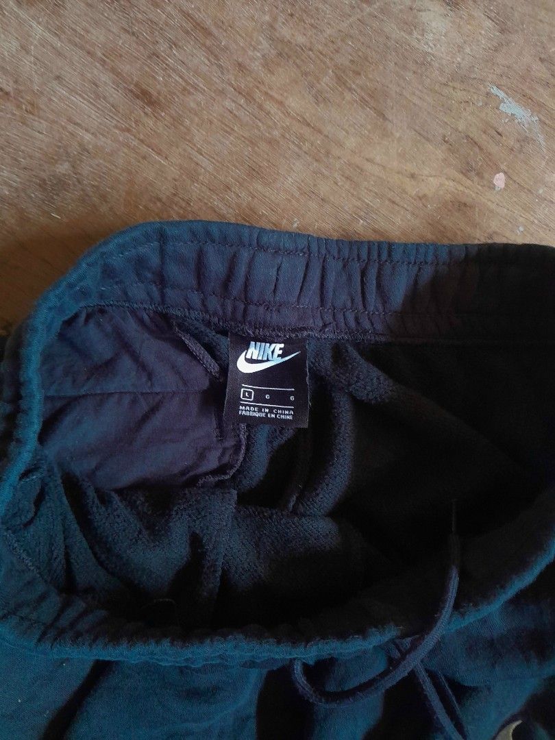 Nike Swoosh jog (Category: Joggers) located in Catbalogan. Submitted by vastgem_fe5620 (Listing ID 1470367715, Image 3). Description: dm nalang negotiable.