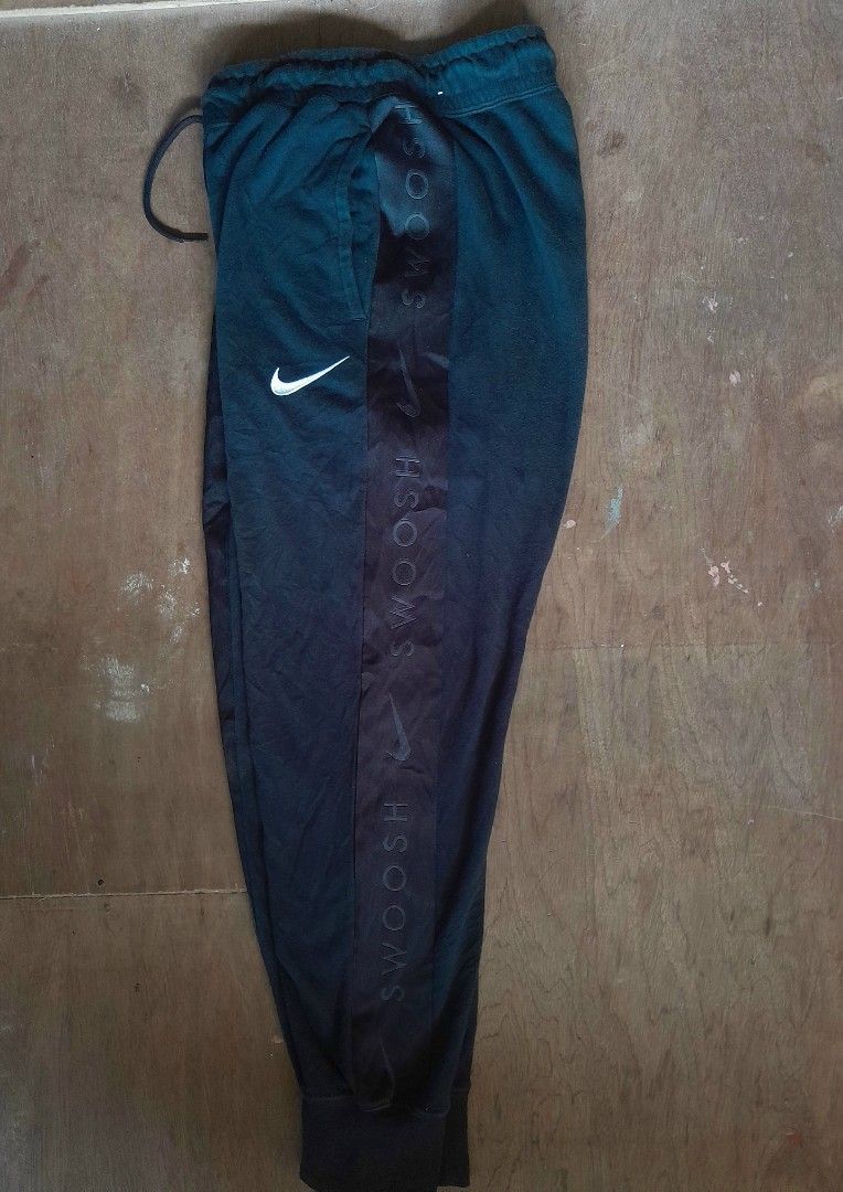 Nike Swoosh jog (Category: Joggers) located in Catbalogan. Submitted by vastgem_fe5620 (Listing ID 1470367715, Image 2). Description: dm nalang negotiable.