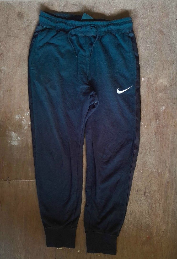 Nike Swoosh jog (Category: Joggers) located in Catbalogan. Submitted by vastgem_fe5620 (Listing ID 1470367715, Image 1). Description: dm nalang negotiable.