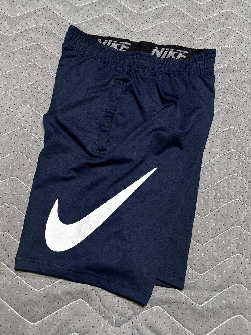 Nike Swoosh Shorts Size 30-34 (Category: Shorts) located in Cagayan de Oro. Submitted by rare.theory (Listing ID 1470359165, Image 3). Description: Best Fit: Men’s Medium Waistline: 30-34 Condition: Excellent Color rate: 9/10 Issue: Sign of usage Mine: ₱550 + (sf) Location: Iligan City, Mindanao. (CAN SHIP NATIONWIDE)🇵🇭.