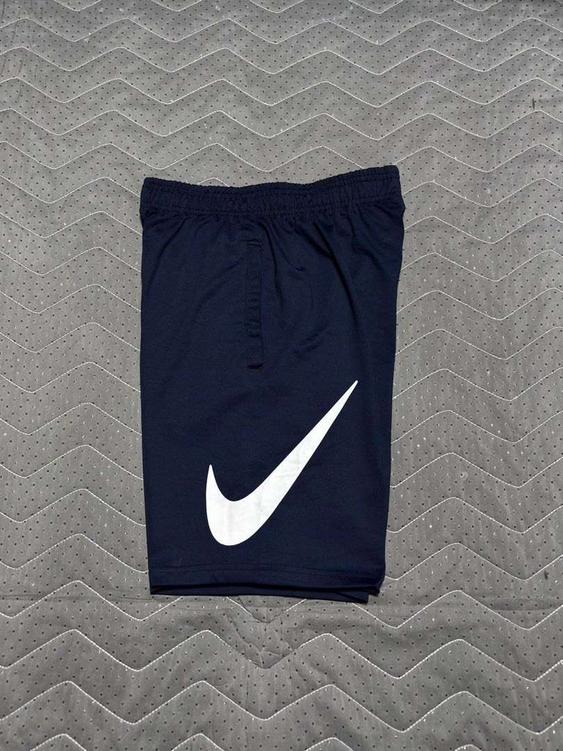 Nike Swoosh Shorts Size 30-34 (Category: Shorts) located in Cagayan de Oro. Submitted by rare.theory (Listing ID 1470359165, Image 2). Description: Best Fit: Men’s Medium Waistline: 30-34 Condition: Excellent Color rate: 9/10 Issue: Sign of usage Mine: ₱550 + (sf) Location: Iligan City, Mindanao. (CAN SHIP NATIONWIDE)🇵🇭.