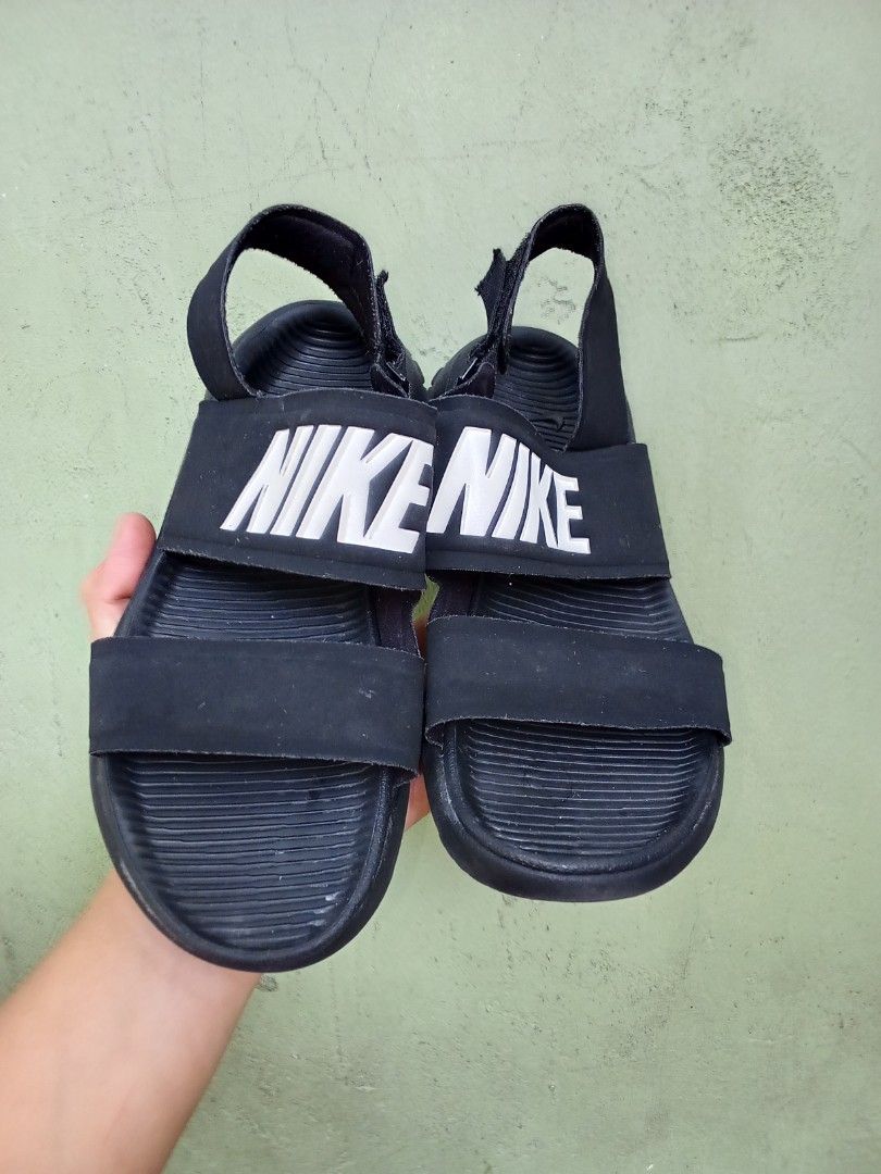 Nike tanjun sandals (Category: Flats & Sandals) located in General Santos City (Dadiangas). Submitted by ukayonlineshoppe (Listing ID 1470474529, Image 2). Description: 23cm slim or narrow feet no flaws original.