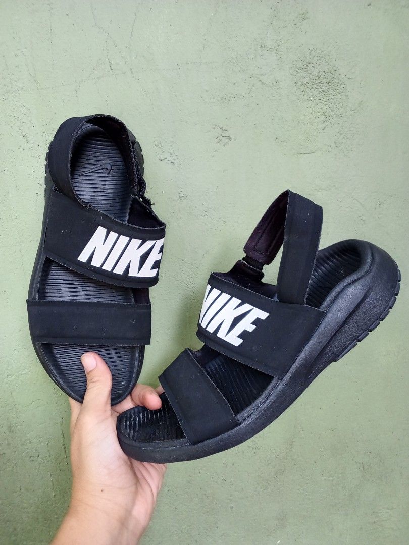 Nike tanjun sandals (Category: Flats & Sandals) located in General Santos City (Dadiangas). Submitted by ukayonlineshoppe (Listing ID 1470474529, Image 1). Description: 23cm slim or narrow feet no flaws original.