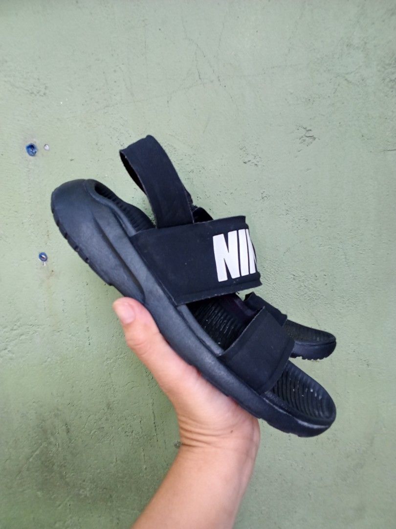 Nike tanjun sandals (Category: Flats & Sandals) located in General Santos City (Dadiangas). Submitted by ukayonlineshoppe (Listing ID 1470474529, Image 3). Description: 23cm slim or narrow feet no flaws original.
