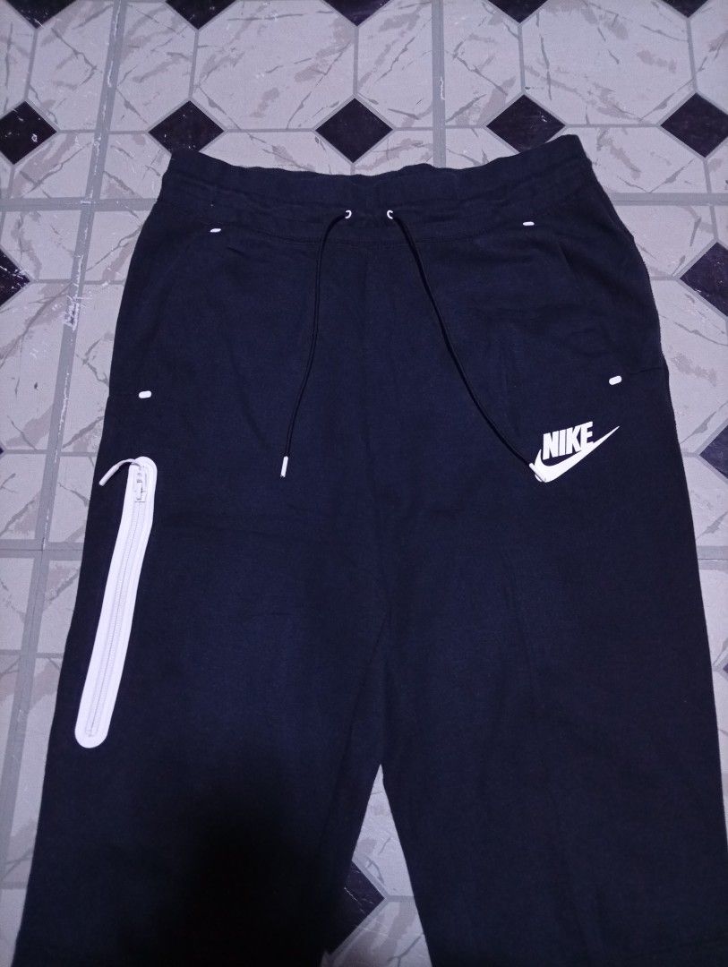 NIKE TECH FLEECE JOGGER (Category: Joggers) located in Caloocan City. Submitted by narvaezlorven (Listing ID 1470533769, Image 2). Description: GOOD AS BNEW CONDITION NO ISSUE 10/10 COLOR RATE WAIST 30-32 TAYTAY RIZAL LOC OPEN FOR MEET UP COURIER: JNT OR LALAMOVE.