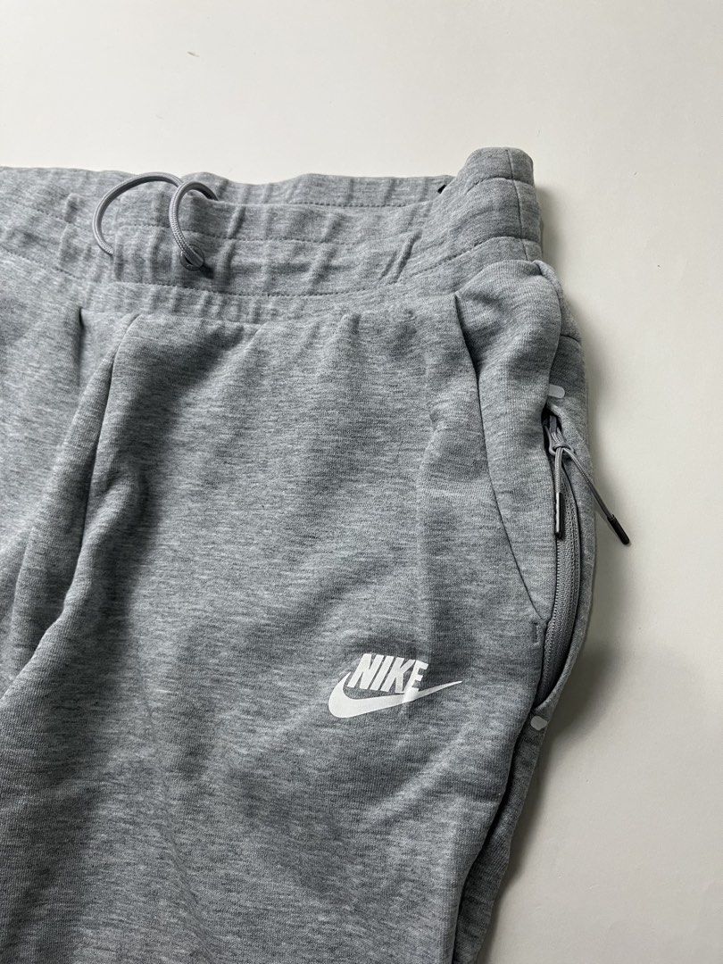 Nike Techfleece Pants (Category: Joggers) located in Makati City. Submitted by ufcknwthbst (Listing ID 1470362783, Image 3). Description: 28-32 waist 34 inch length 9.5/10 condition No issue.