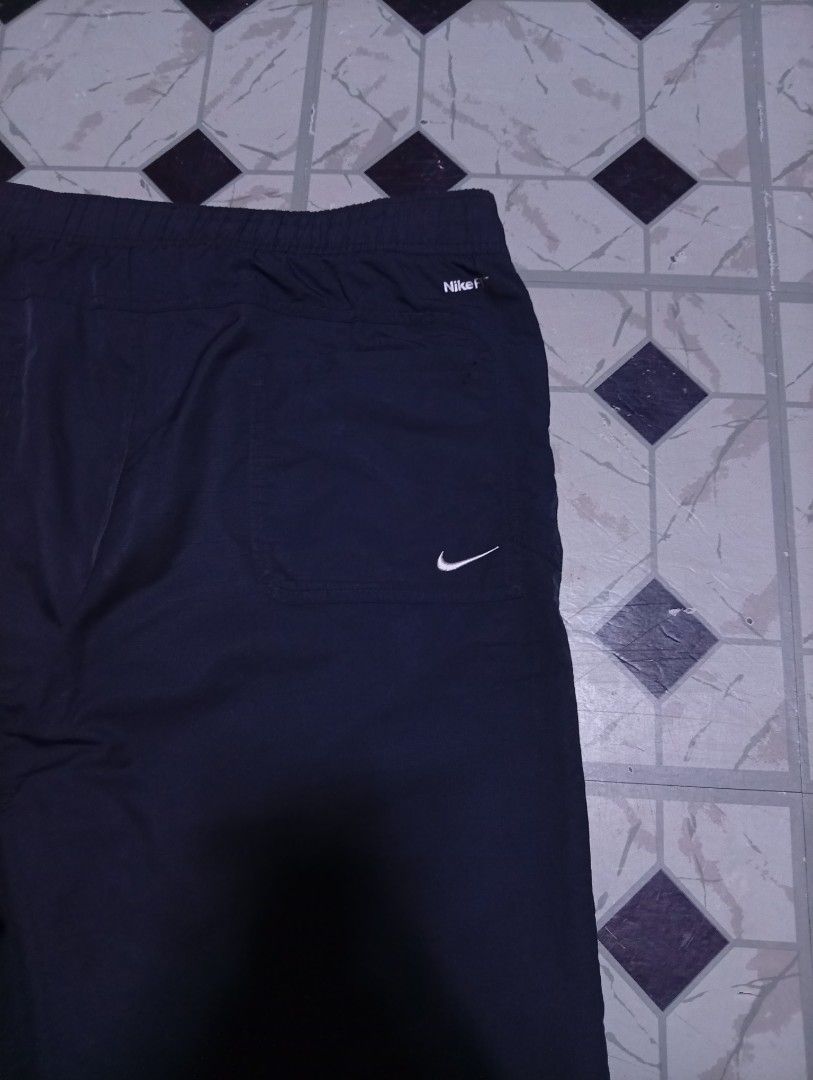 NIKE TRACK SHORT (Category: Activewear) located in Caloocan City. Submitted by narvaezlorven (Listing ID 1470533521, Image 1). Description: WAIST 34-36 LENGTH 28 GOOD AS NEW CONDITION NO ISSUE TAYTAY RIZAL LOC OPEN FOR MEET UP COURIER: JNT OR LALAMOVE.