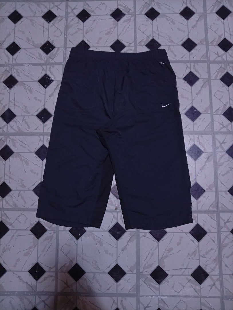NIKE TRACK SHORT (Category: Activewear) located in Caloocan City. Submitted by narvaezlorven (Listing ID 1470533521, Image 2). Description: WAIST 34-36 LENGTH 28 GOOD AS NEW CONDITION NO ISSUE TAYTAY RIZAL LOC OPEN FOR MEET UP COURIER: JNT OR LALAMOVE.