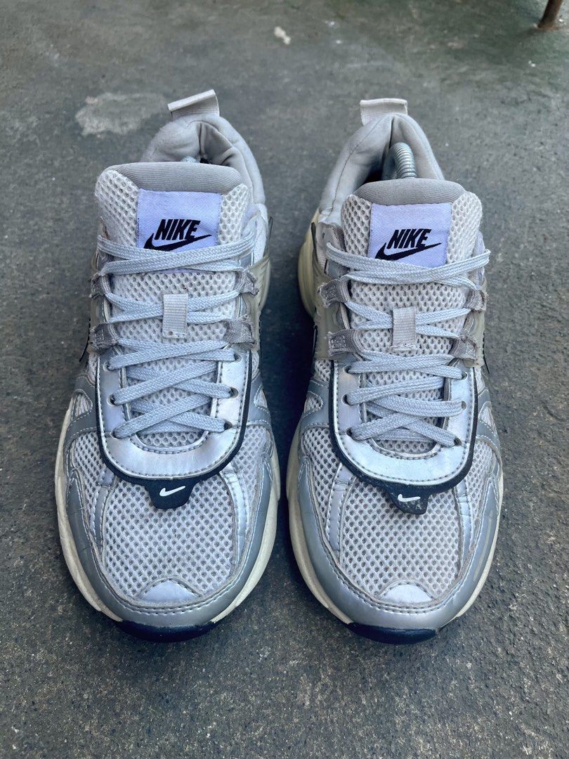 NIKE V2K RUN Womens - Summit White (Category: Sneakers) located in Manila. Submitted by a.stmngo (Listing ID 1470554753, Image 2). Description: Size 7.5 US women’s | 38.5 | 24.5 cm Issue putol yung swoosh (see last picture) Needwash, sign of usage No box, pair only Good Condition 📍Manage your expectation. Shoes were used but not abused. 📍Nagcarlan, Laguna.
