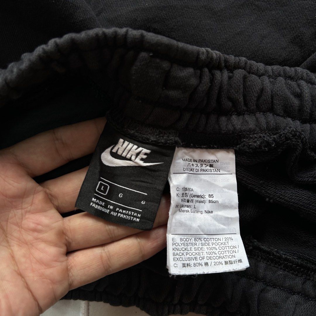 Nike World Tour Black short 🔥 (Category: Shorts) located in Jinoba-an. Submitted by eegiboy (Listing ID 1470397735, Image 2). Description: - Brand/Model: Nike World Tour Black Fleece Shorts - Size: Large (L) - Design: Bold white logo & city names on left leg, orange spray-paint smiley swoosh on right leg, and small green 'Beaverton, Oregon' text under the back pocket - Features: Adjustable drawstring waistband, convenient side pockets, and one b