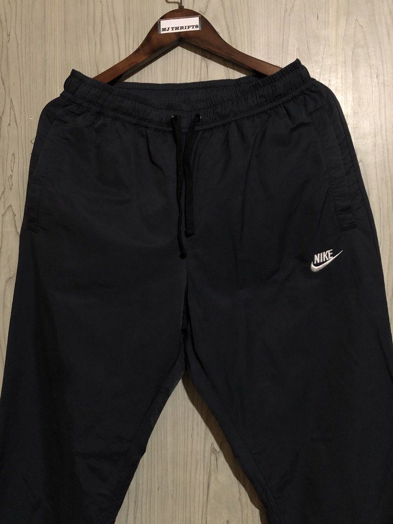 Nike woven jogger (Category: Joggers) located in Ozamiz City. Submitted by mj_thrifts (Listing ID 1470363829, Image 3). Description: Nike woven jogger black W:30 hanggang 36 x L:40 Excellent condition 9.5/10 680+sf.