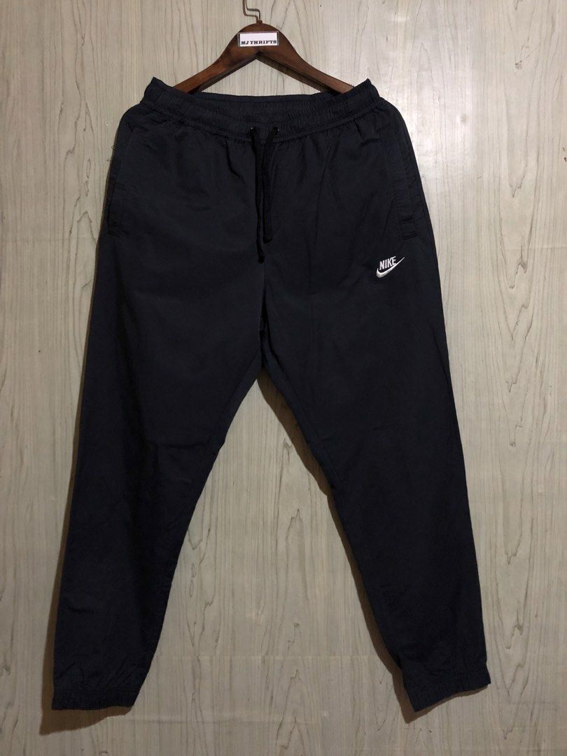 Nike woven jogger (Category: Joggers) located in Ozamiz City. Submitted by mj_thrifts (Listing ID 1470363829, Image 2). Description: Nike woven jogger black W:30 hanggang 36 x L:40 Excellent condition 9.5/10 680+sf.