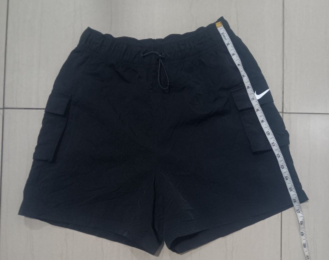 Nike Woven Nylon Cargo Short (Category: Shorts) located in Cagayan de Oro. Submitted by sar__thrifty (Listing ID 1470457274, Image 2). Description: NiKe Woven Nylon Utility Cargo Short Meduim on Tag Best Fit from Size 28 to 30 waistline 9.8/10 Color rate with stretchable sting Nylon Materials Have multiple pockets Complete Tags with Searchable Code As new condition no issue.