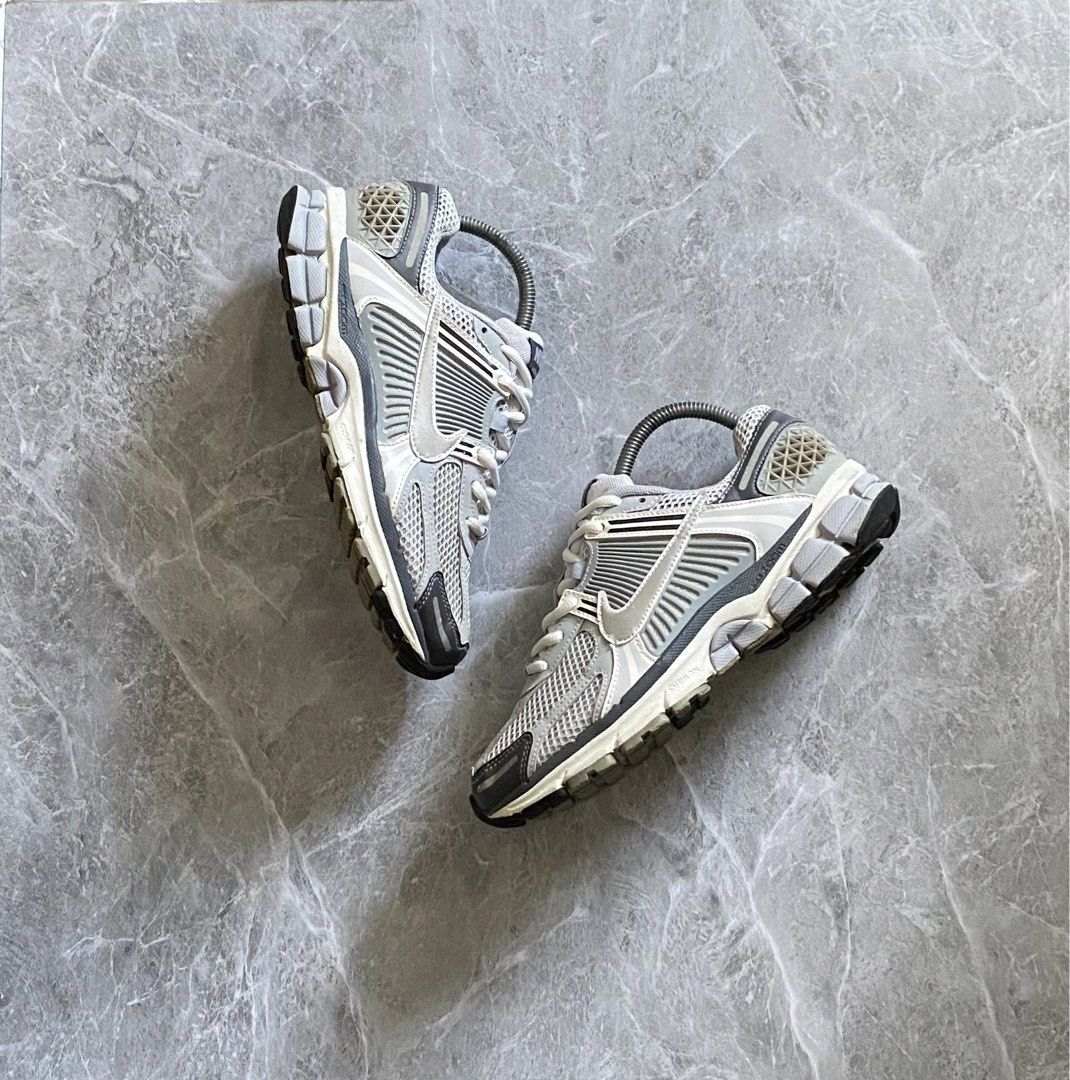 Nike Zoom Vomero 5 (Category: Sneakers) located in San Carlos. Submitted by ddri.pshop (Listing ID 1470543252, Image 1). Description: size US 8 W / 39 euro / 25 cm.