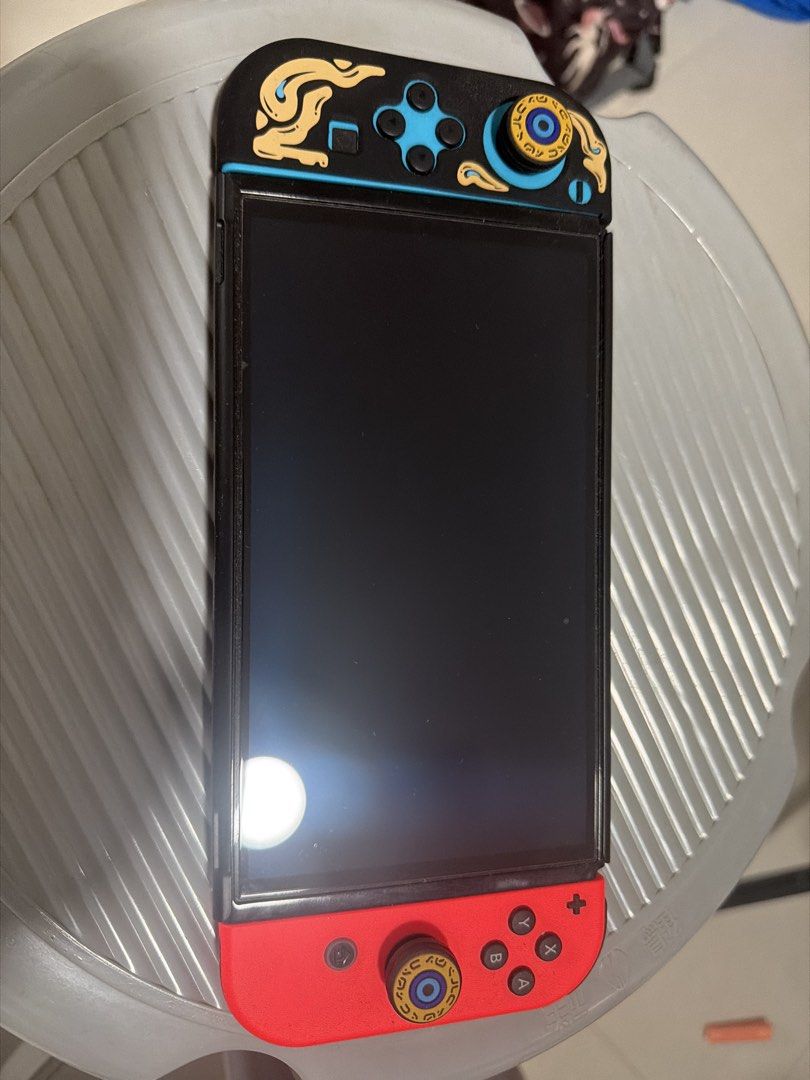 Nes Console Shell Nintendo Switch console with Zelda theme Joy-Cons and case, Video ...