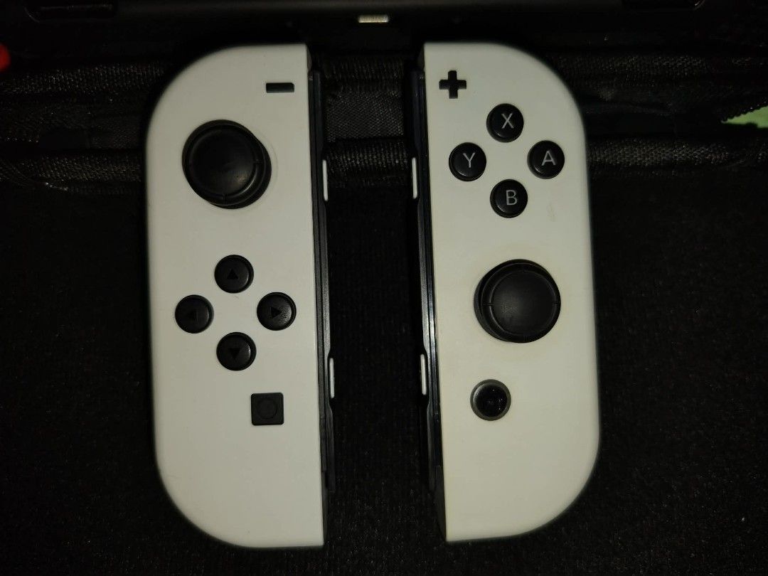 Nintendo Switch OLED Model White with Carrying Case (NOT JB) (Category: Nintendo) located in Manila. Submitted by aya22cayag79266 (Listing ID 1470453116, Image 3). Description: For sale nintendo switch oled not jb complete accessories with box inclusions: Hard case Skull&co case Clear case Thumb grip Physical Games Nba2k21 open for meet up price slightly nego.