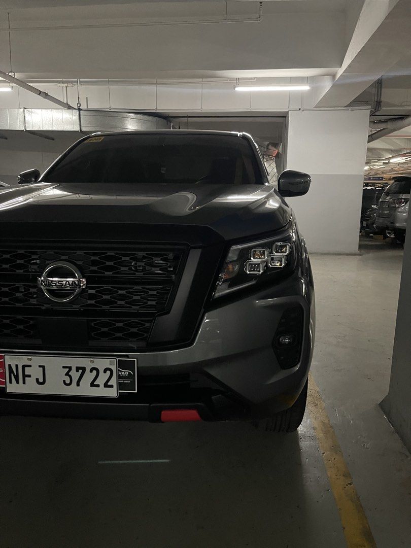 Nissan Navara Calibre 4x2 Auto (Category: Used Cars) located in Quezon City. Submitted by t3ch13n1ck (Listing ID 1470005019, Image 2). Description: Company issued Car. Low mileage.