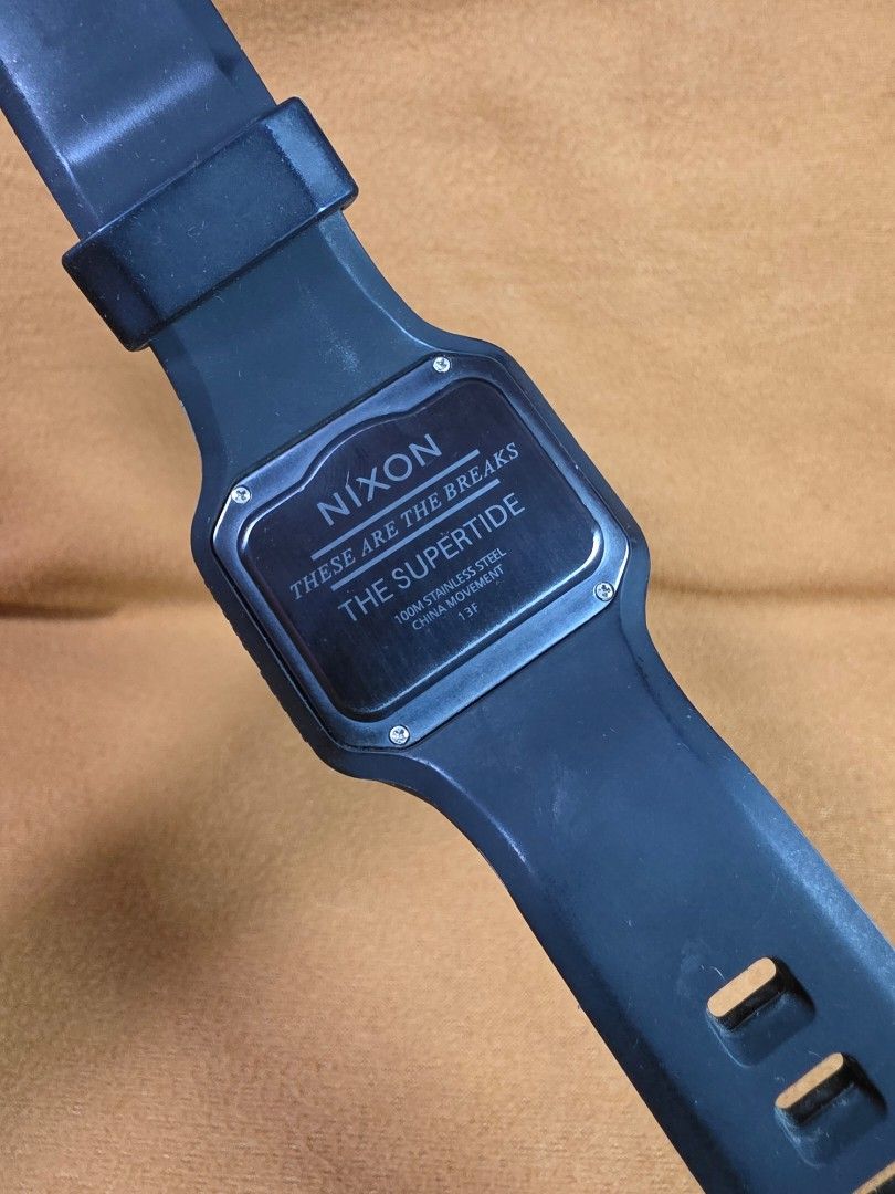 Nixon The Supertide Black Digital Watch (Category: Men's Watches) located in Rosales. Submitted by akumie30 (Listing ID 1470458560, Image 3). Description: - Brand: Nixon The Supertide - Color: Classic Black - Features: Digital display with tide graph data and stainless steel case back - Durability: Durable rubber strap with metal buckle and 100m water resistance - Condition: Light scuffs and wear from regular daily use - Functionality: Fully work
