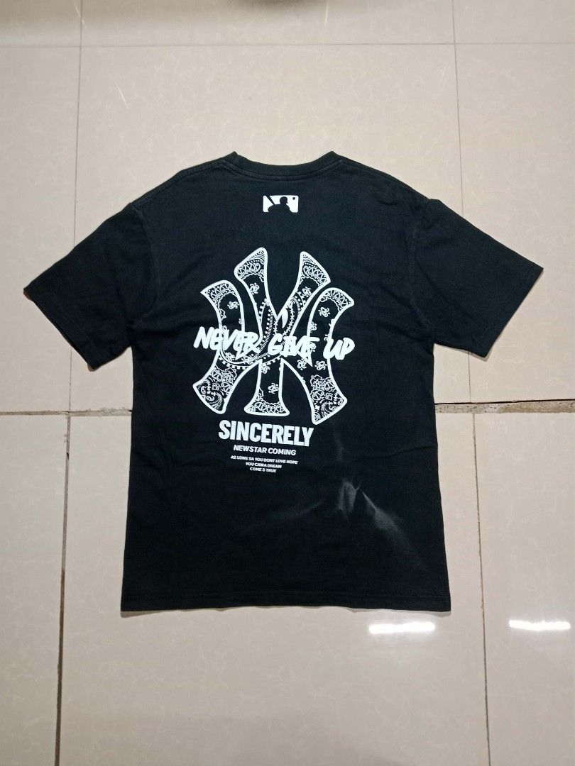NY YANKEES STYLE GRAPHIC TEE (Category: Tshirts & Polo Shirts ) located in Ozamiz City. Submitted by khean_ibale (Listing ID 1470519592, Image 2). Description: SIZE: M COLOR RATE: 9/10 CONDITION: 9/10 ISSUE: off and On last pic (COLOR MAY VARY DUE TO LIGHTING).