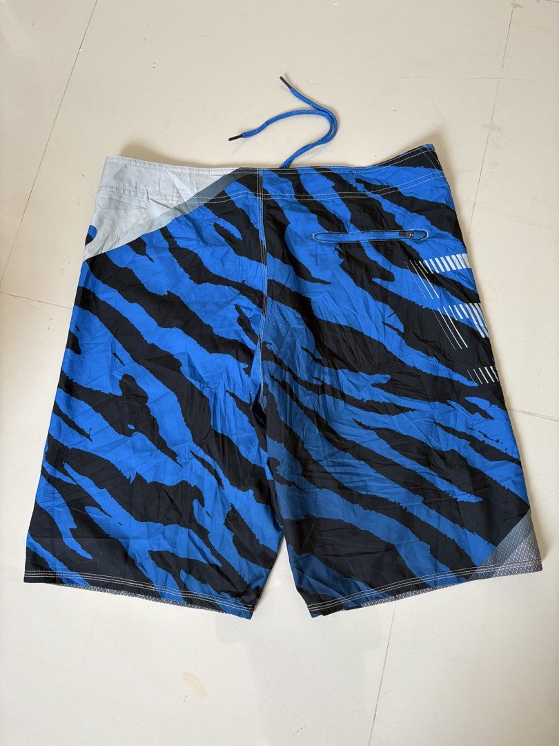 Oakley boardshorts (Category: Swim Trunks & Board Shorts) located in General Santos City (Dadiangas). Submitted by a.rt.eyes (Listing ID 1470402699, Image 3). Description: Oakley boardshorts Waistline size on tag 38, adjustable Length 22 Leg opening 11.5 Excellent condition with no issues Color rate 10/10 Original Located in General Santos City, Mindanao. Shipping fee applies for buyers outside my location. Payment first only no COP or COD. Payme