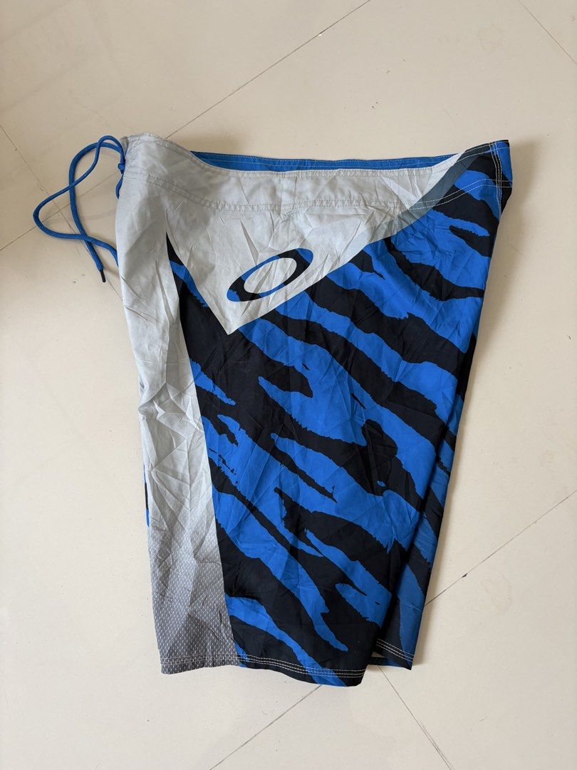 Oakley boardshorts (Category: Swim Trunks & Board Shorts) located in General Santos City (Dadiangas). Submitted by a.rt.eyes (Listing ID 1470402699, Image 2). Description: Oakley boardshorts Waistline size on tag 38, adjustable Length 22 Leg opening 11.5 Excellent condition with no issues Color rate 10/10 Original Located in General Santos City, Mindanao. Shipping fee applies for buyers outside my location. Payment first only no COP or COD. Payme
