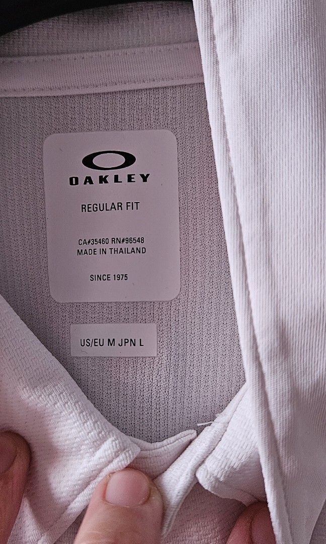 Oakley Dri fit for Men (Category: Activewear) located in Las Pinas. Submitted by happyfindstuff4u (Listing ID 1470503373, Image 3). Description: Untag paper but new US/EU Medium Japan Large Bought from US not ukay.