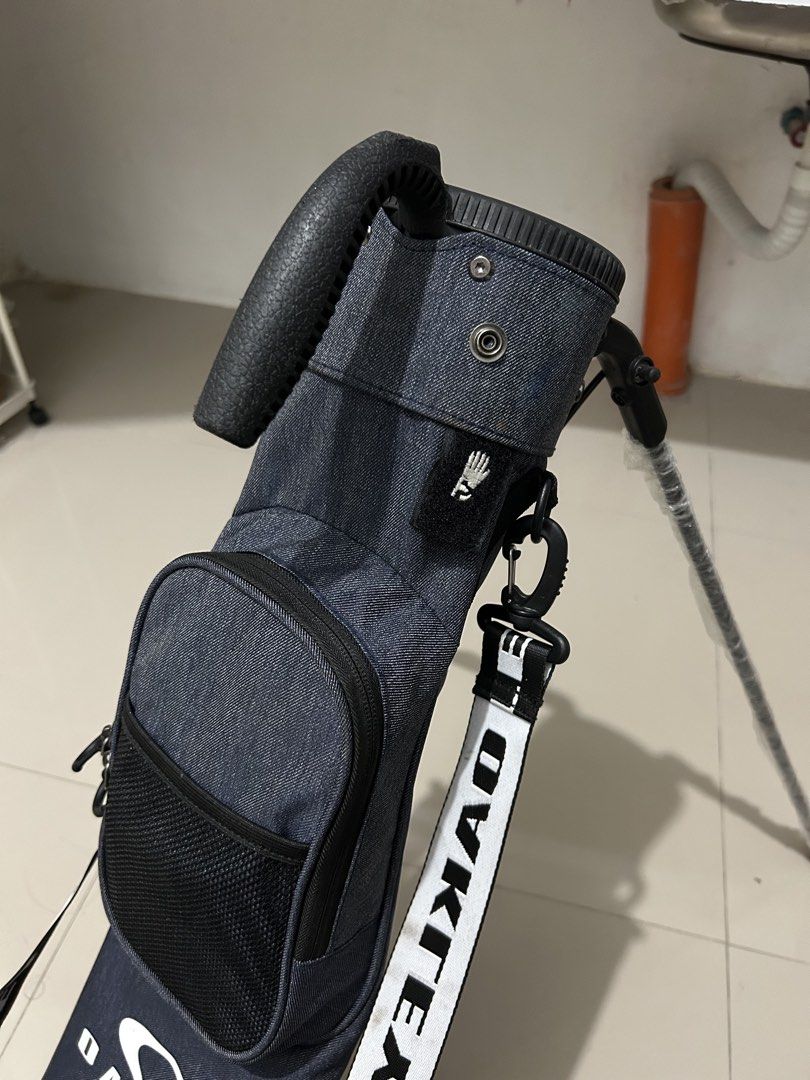 Oakley Golf Stand Club Case 17.0 (Category: Golf) located in Quezon City. Submitted by commonwealthpickerph (Listing ID 1470554827, Image 3). Description: Oakley Golf Stand Club Case 17.0 - Case 17.0 in the 93L/Dark Denim colorway. - In good condition - Has minor sign of used ( stain and sign of used on handle ) - check pic to see details - Dark denim golf bag by Oakley. Built-in stand legs wrapped in plastic, grab handle at top, white shoulder s