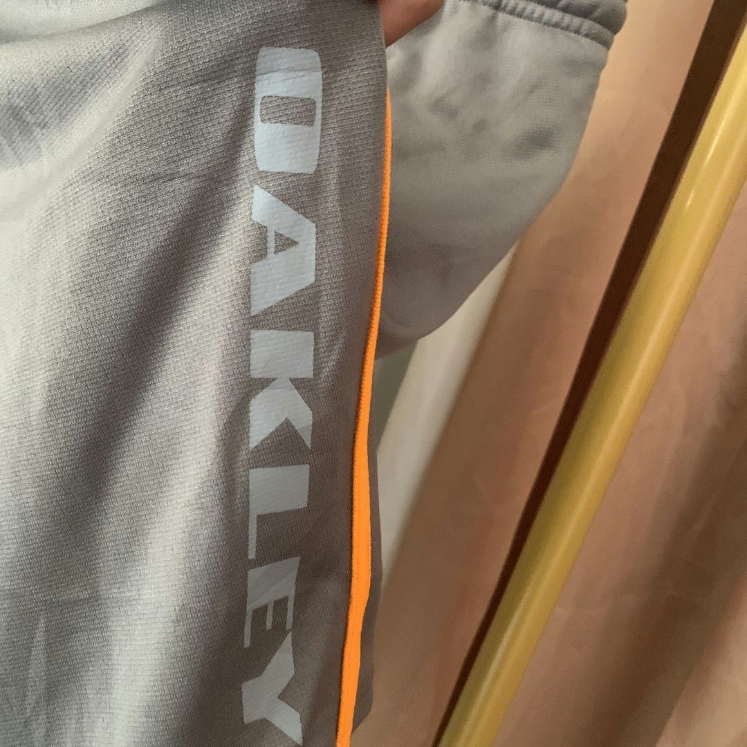 OAKLEY HYDROLIX SHORTS (Category: Shorts) located in Binalonan. Submitted by thrift_on2022 (Listing ID 1470509680, Image 3). Description: W - 32-40 L - 20 HEM - 11 Excellent condition ✅ Send offers directly📩.